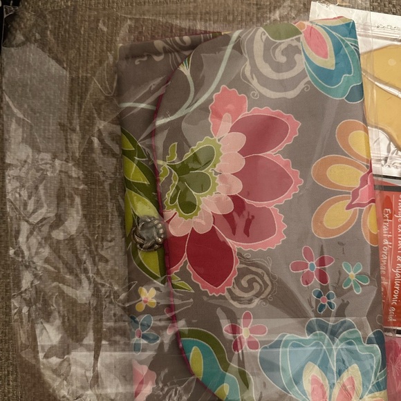 Floral Makeup Bag Filled with Face Masks & Makeup Mascara - Picture 7 of 11